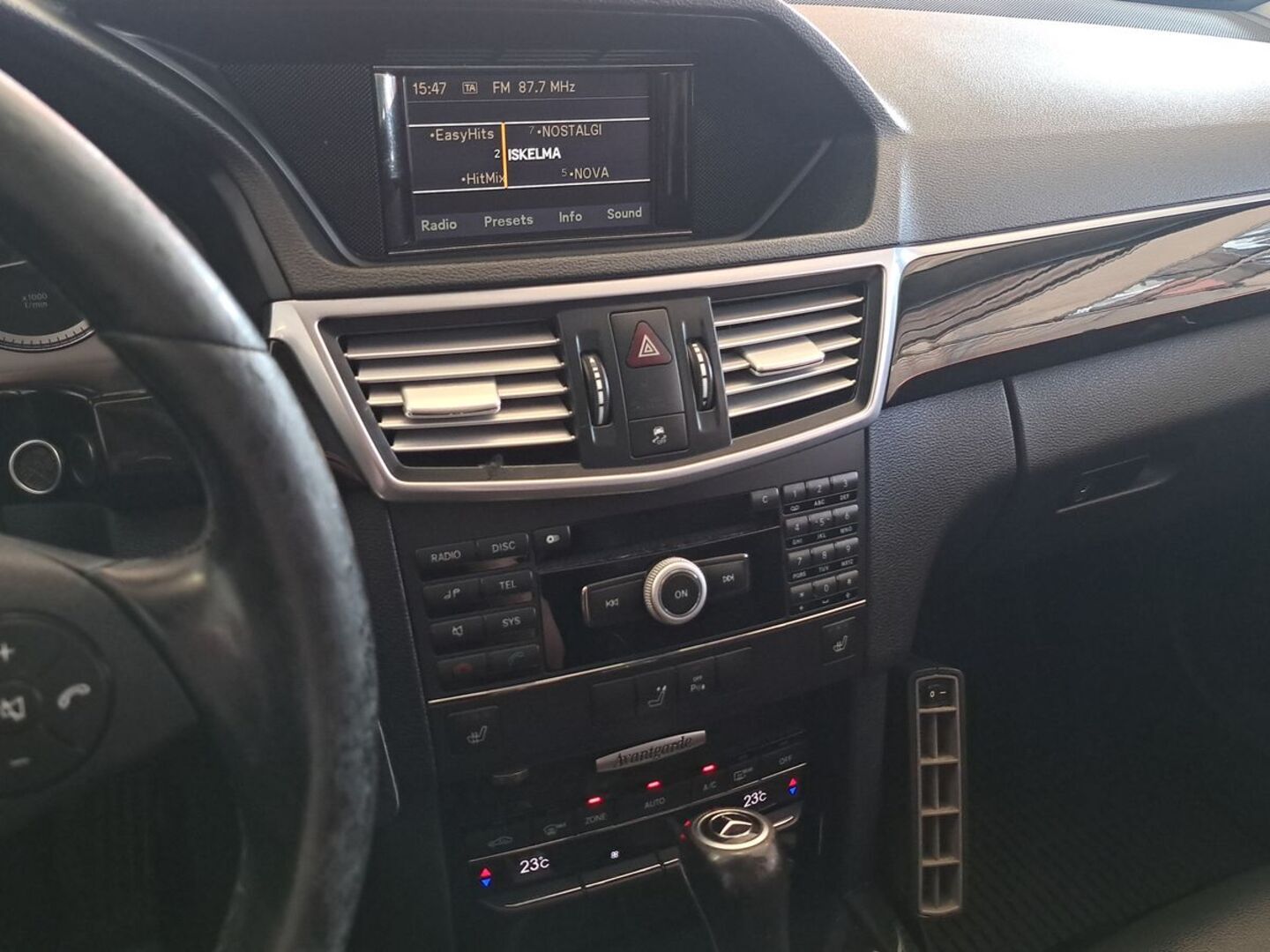 MERCEDES-BENZ E 2009