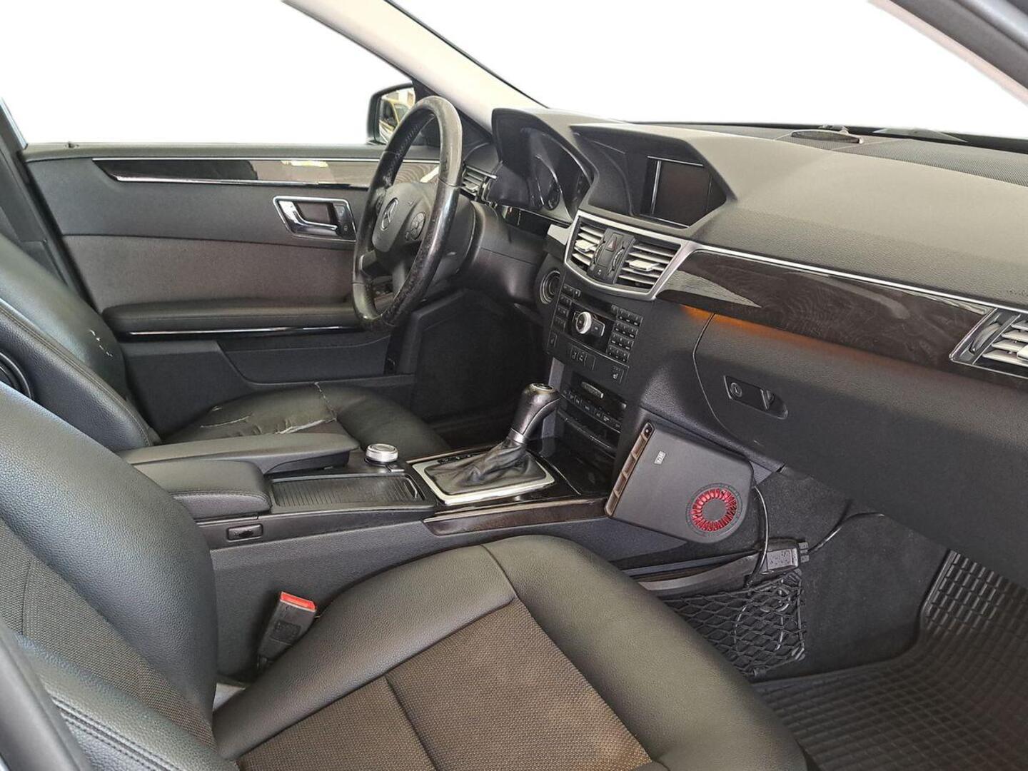 MERCEDES-BENZ E 2009