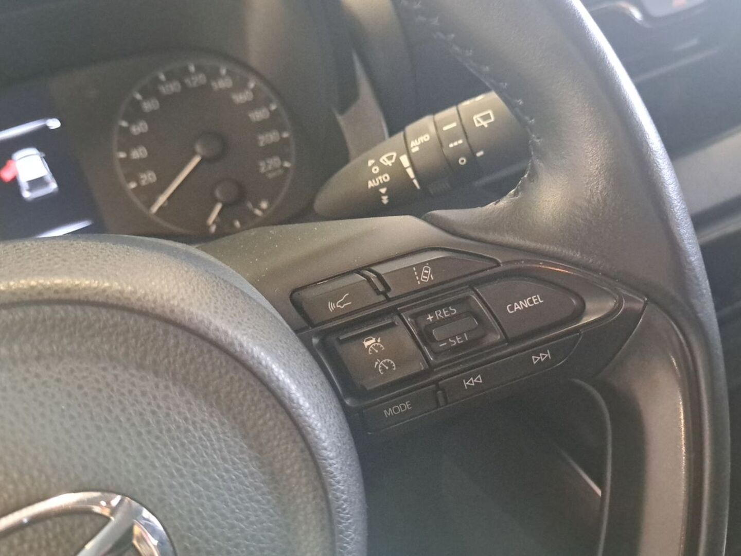 MAZDA 2 2023