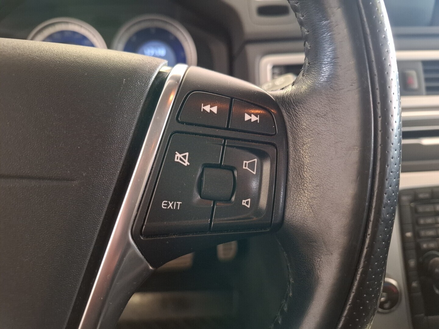 VOLVO V70 2012