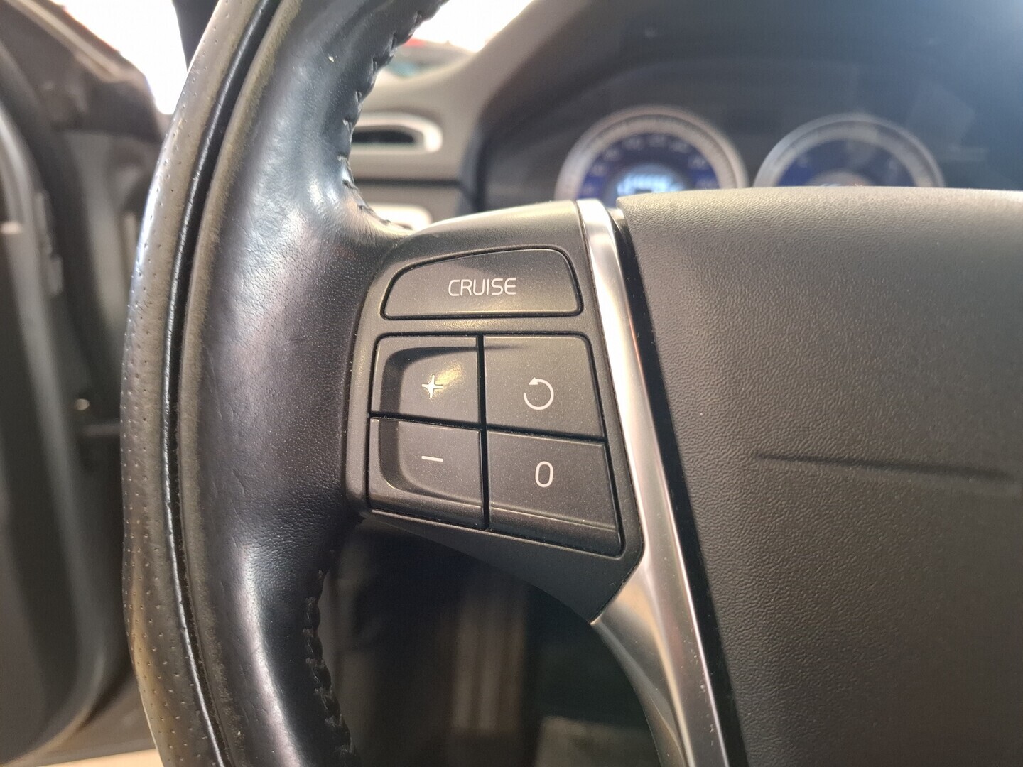 VOLVO V70 2012