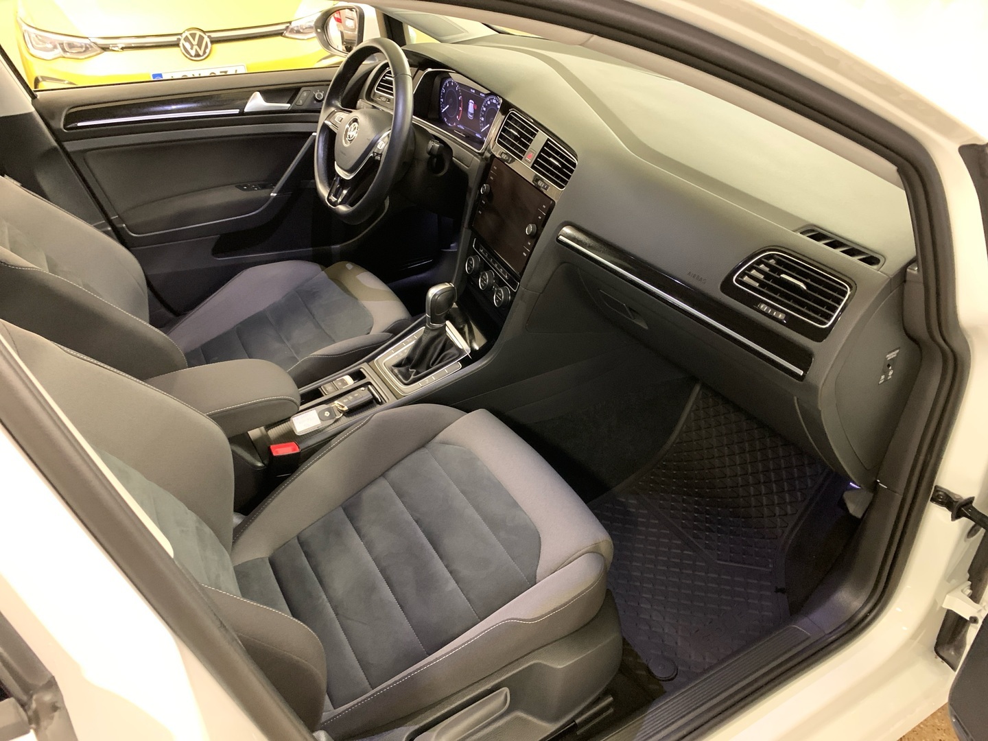 VOLKSWAGEN Golf 2018