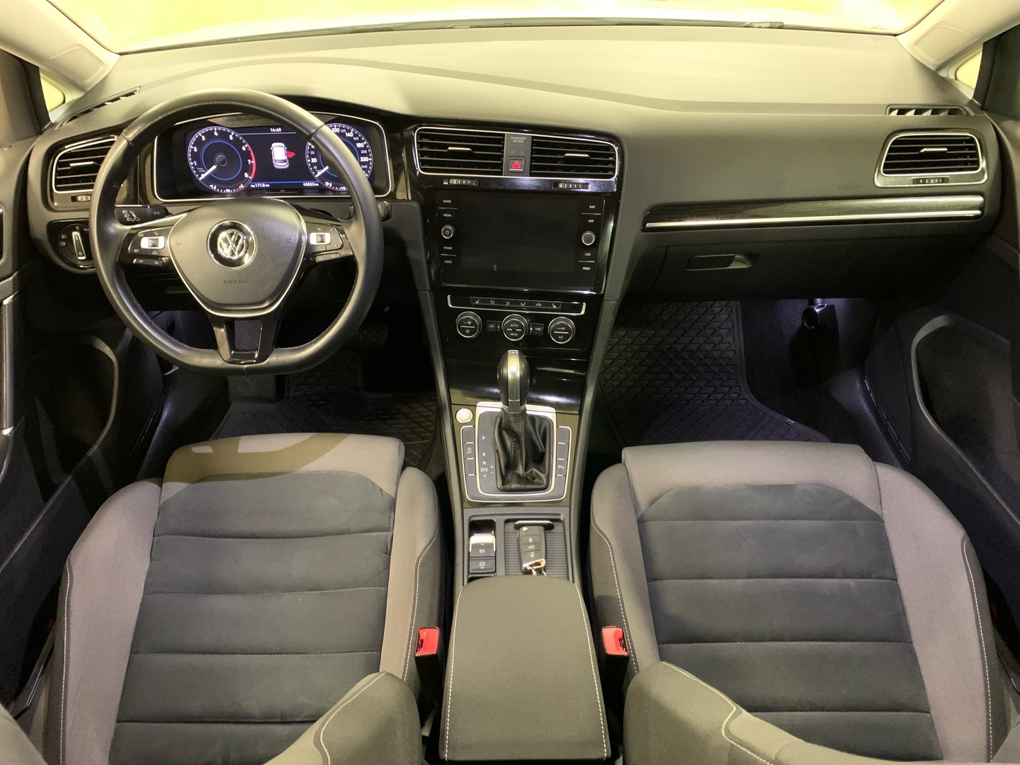 VOLKSWAGEN Golf 2018