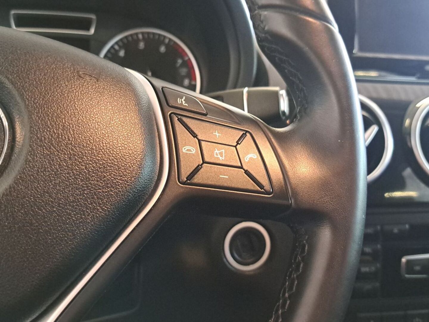 MERCEDES-BENZ B 24