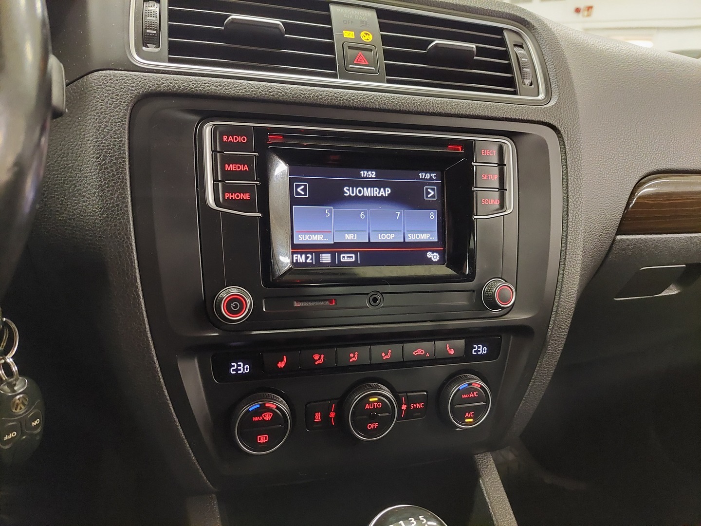 VOLKSWAGEN Jetta 2017