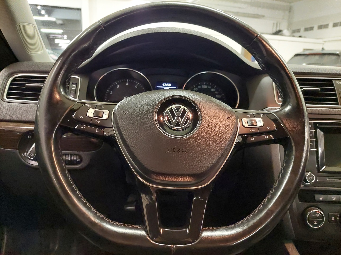 VOLKSWAGEN Jetta 2017