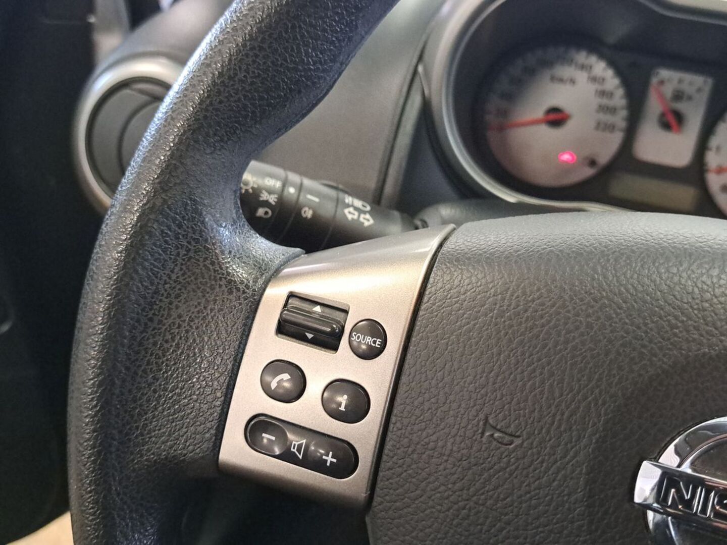 NISSAN Note 23