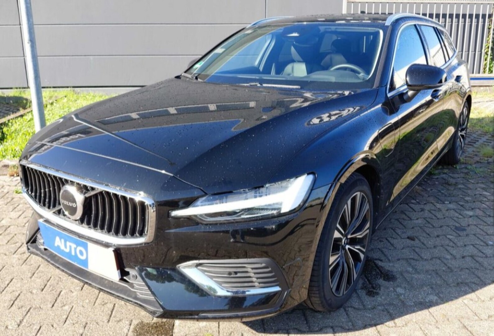 VOLVO V60 2023
