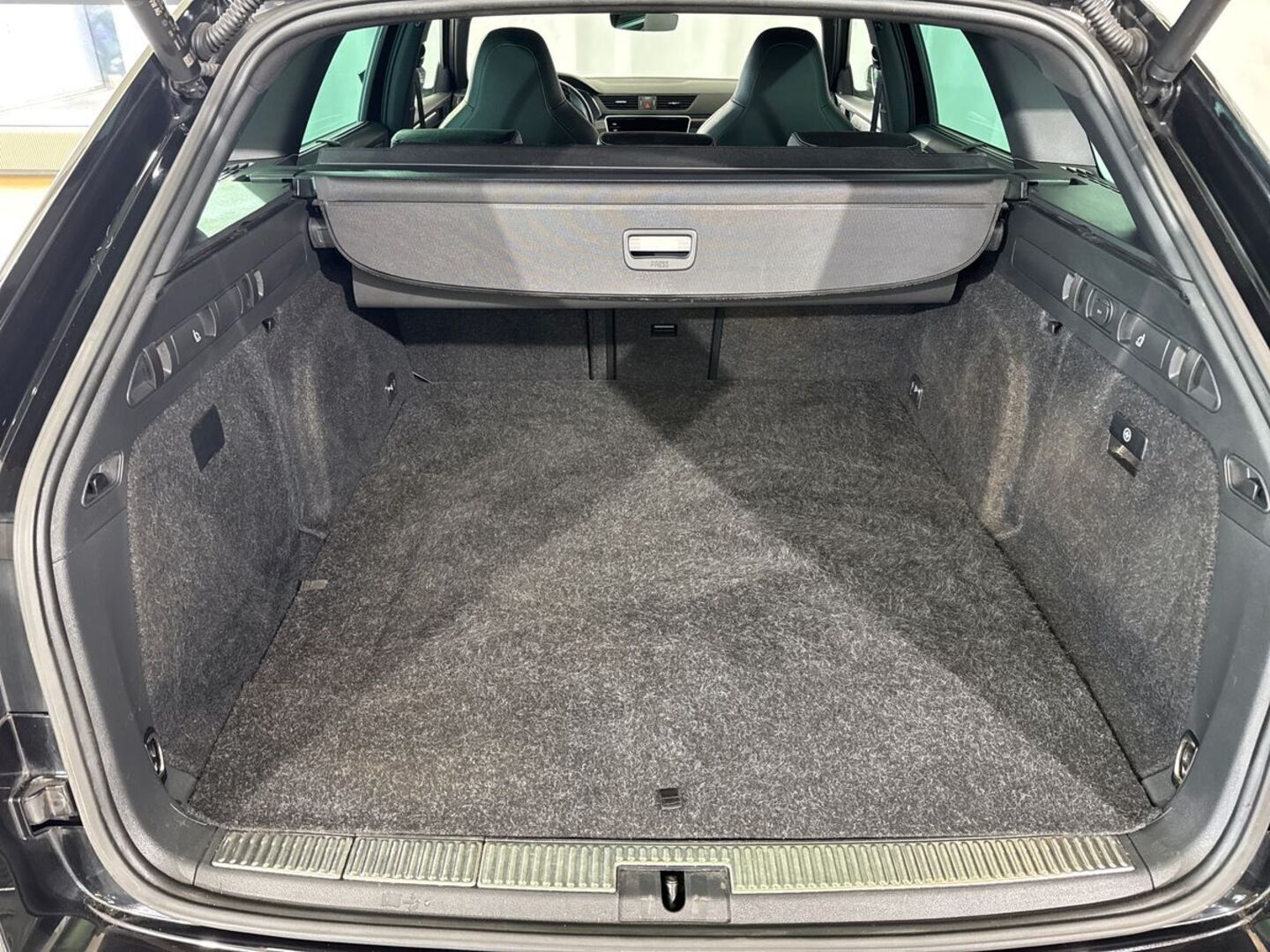 SKODA SUPERB 11