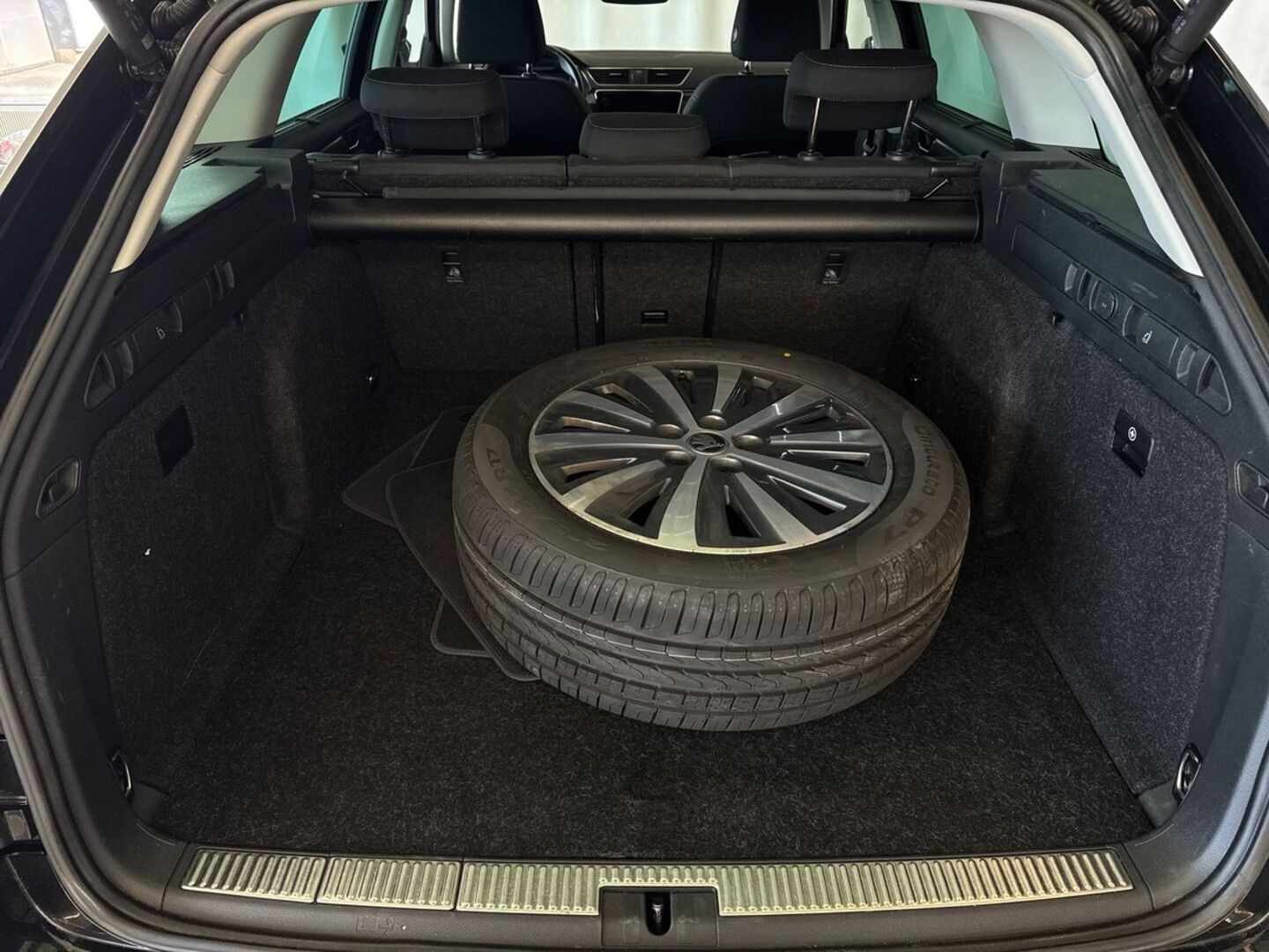 SKODA SUPERB 11