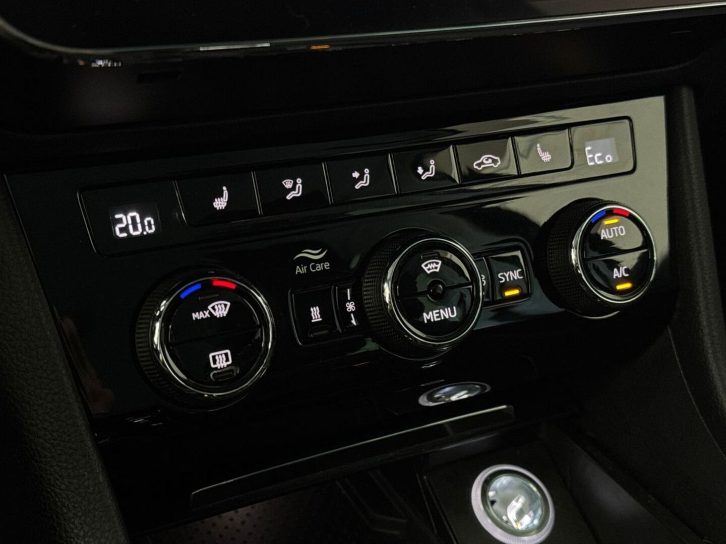 SKODA SUPERB 23
