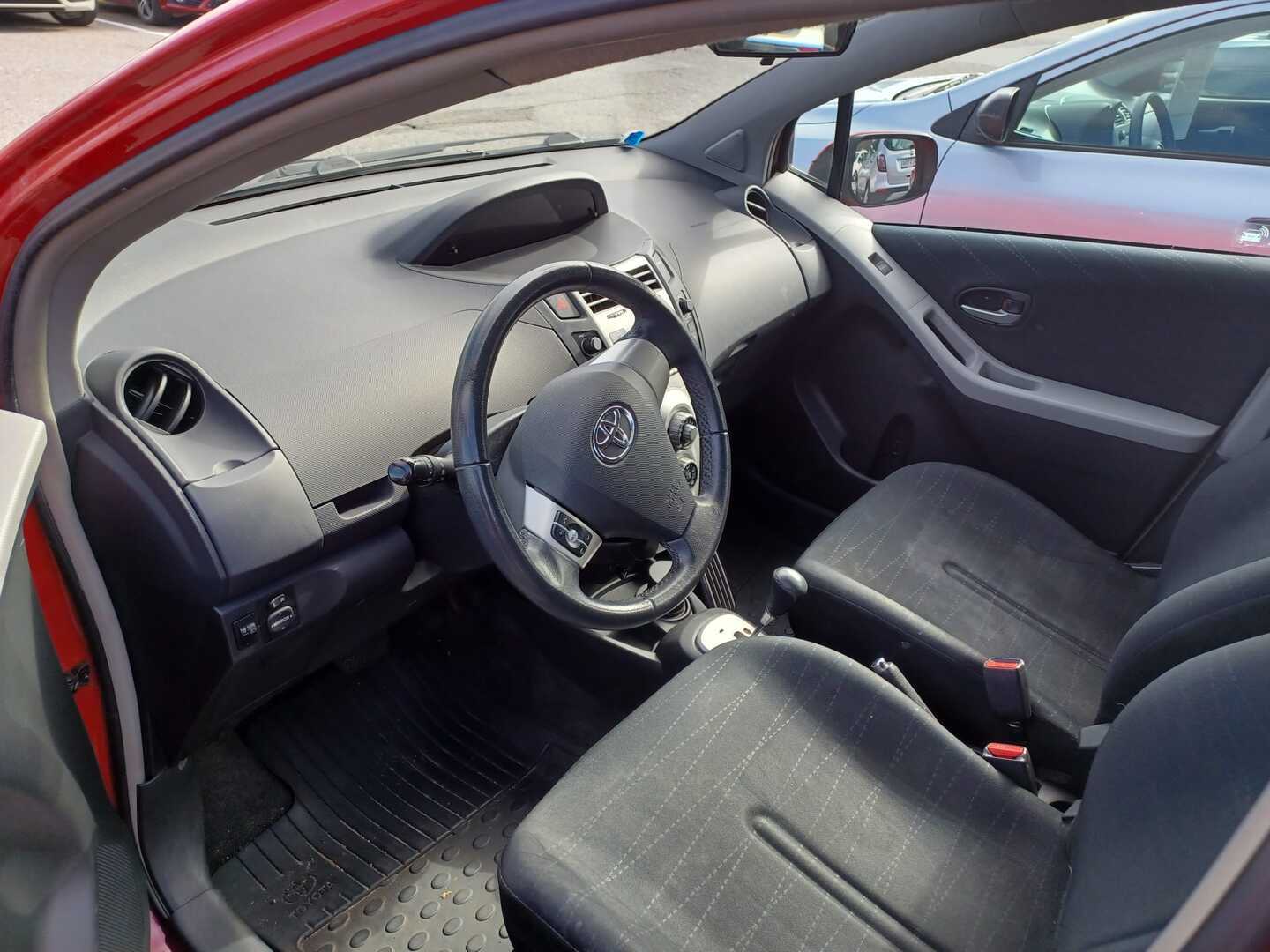 TOYOTA Yaris 2008