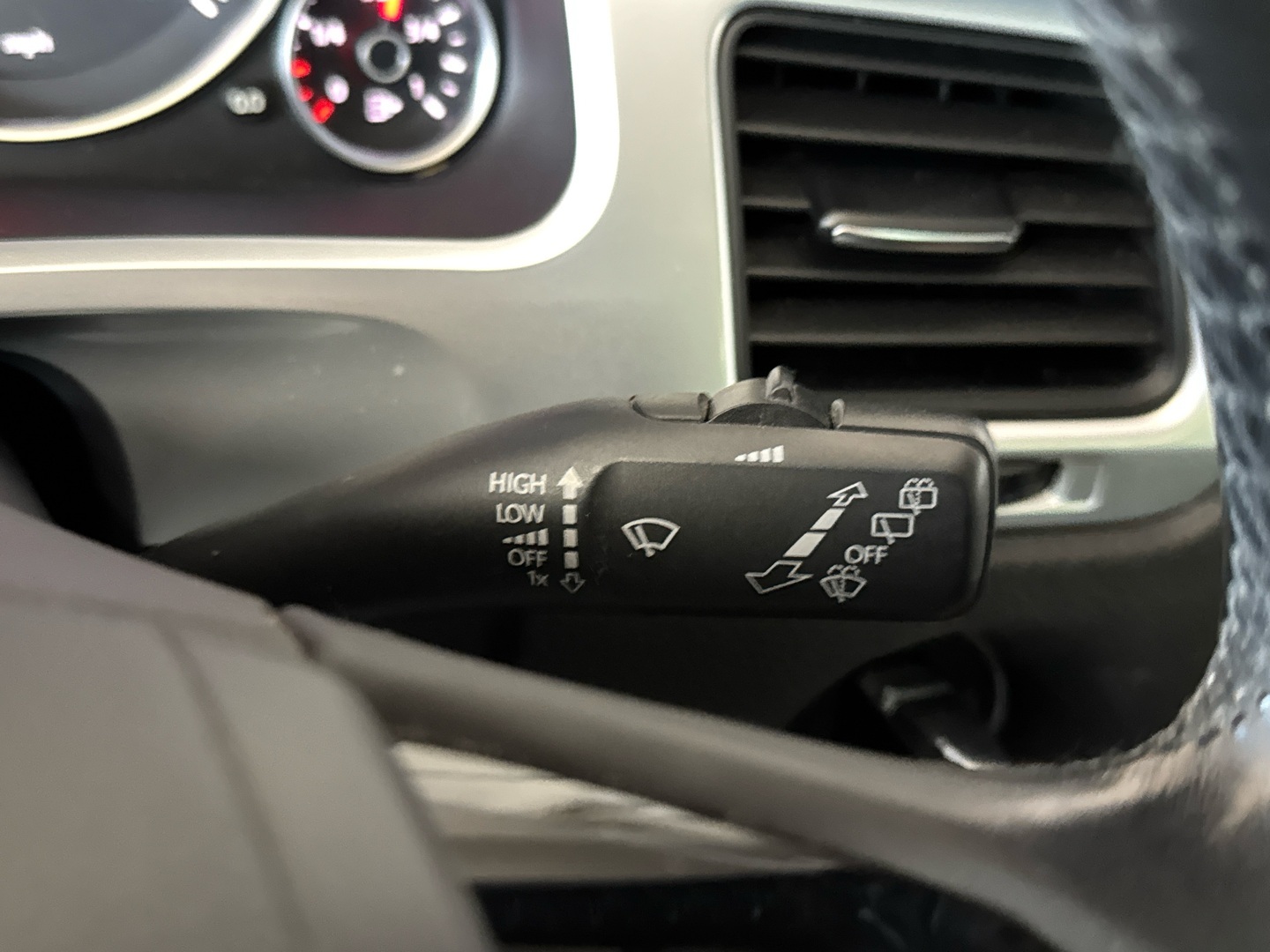 VOLKSWAGEN Touareg 2011