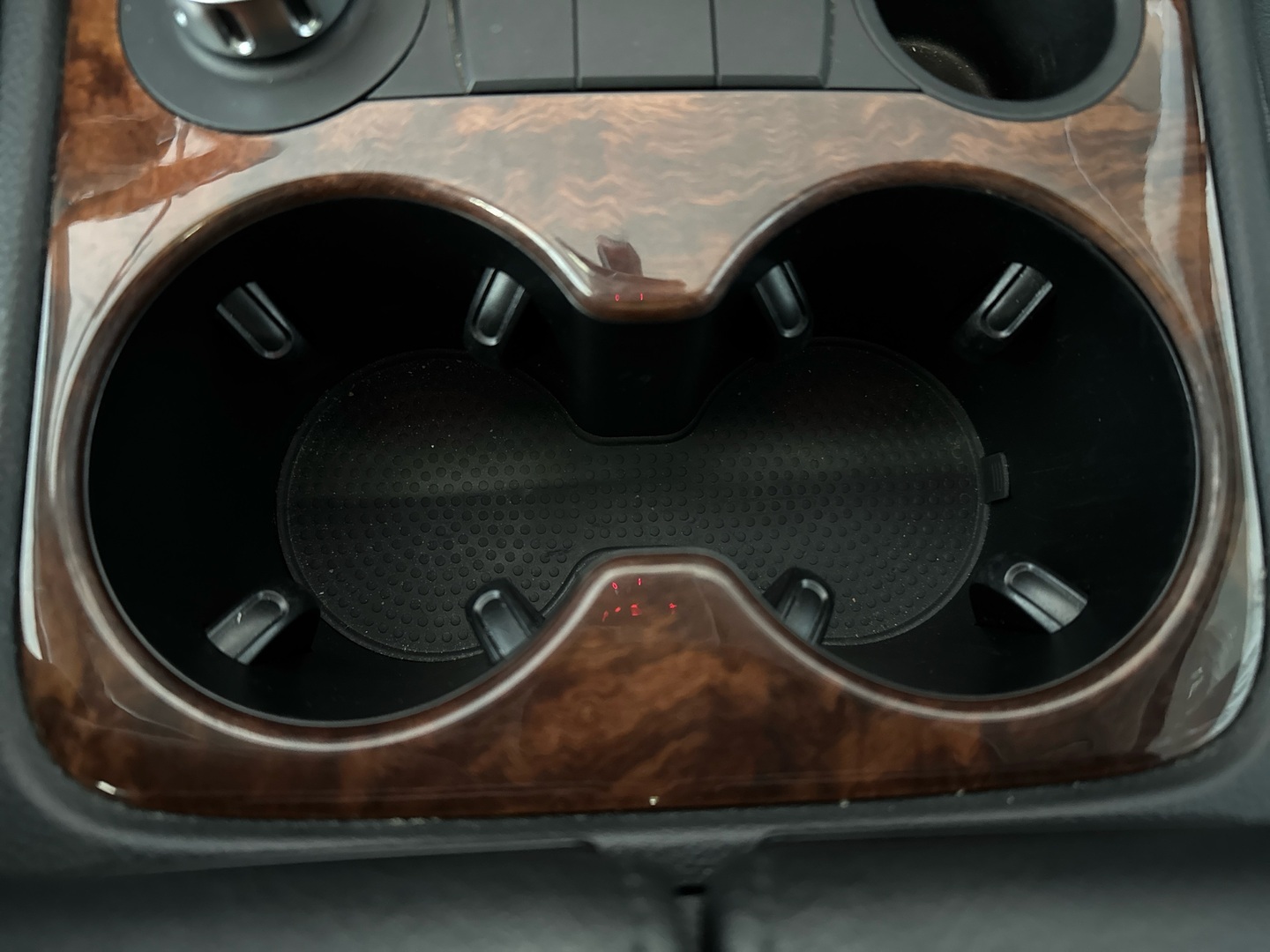 VOLKSWAGEN Touareg 2011