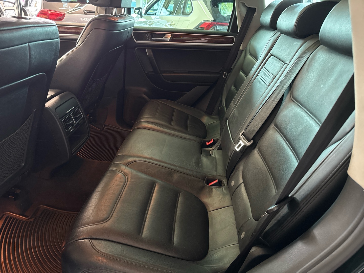 VOLKSWAGEN Touareg 2011