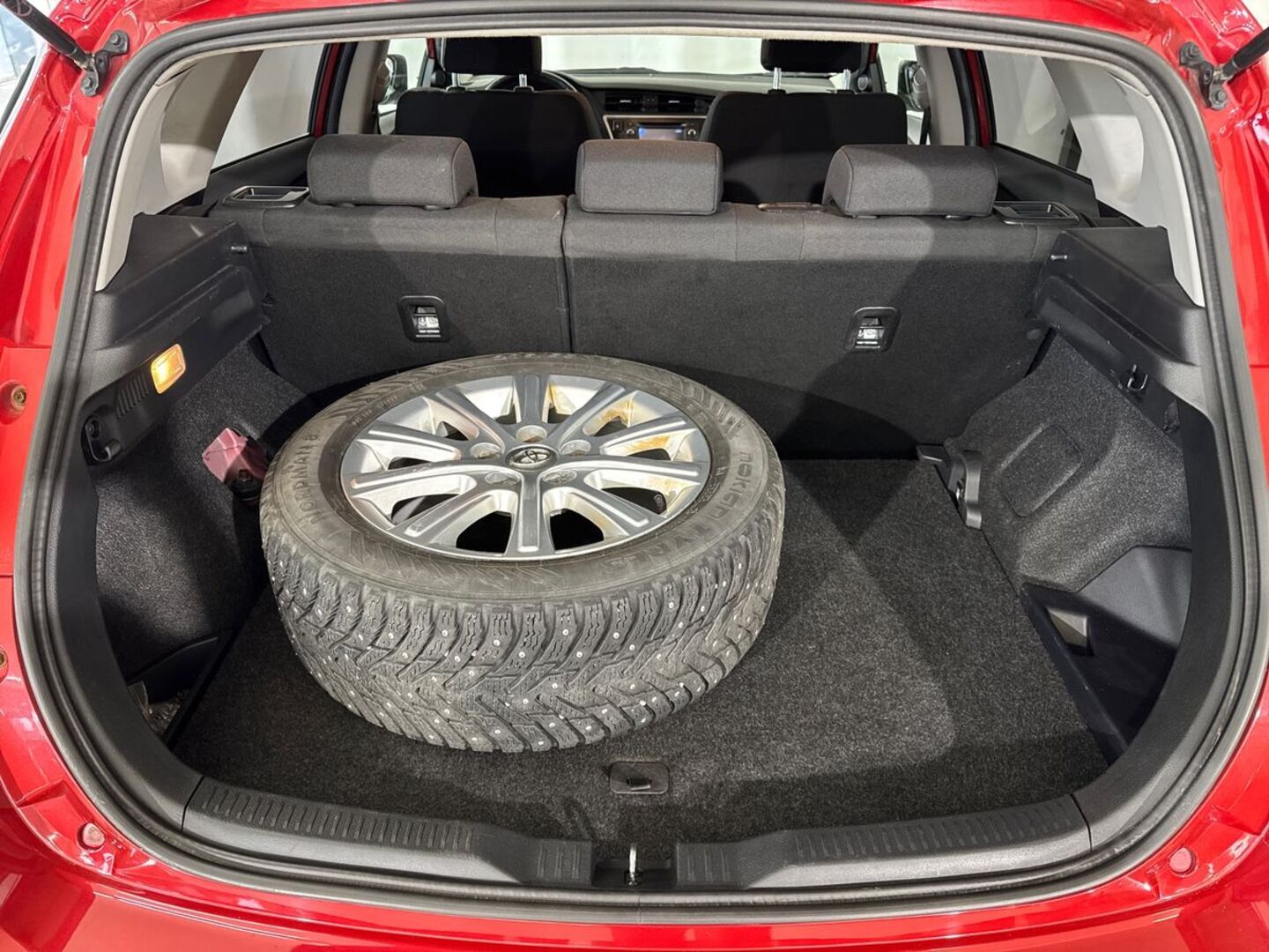 TOYOTA Auris 11