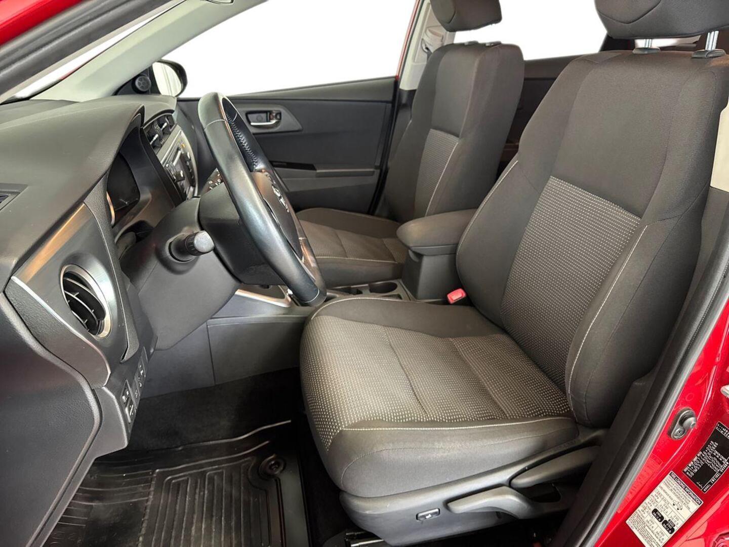 TOYOTA Auris 9