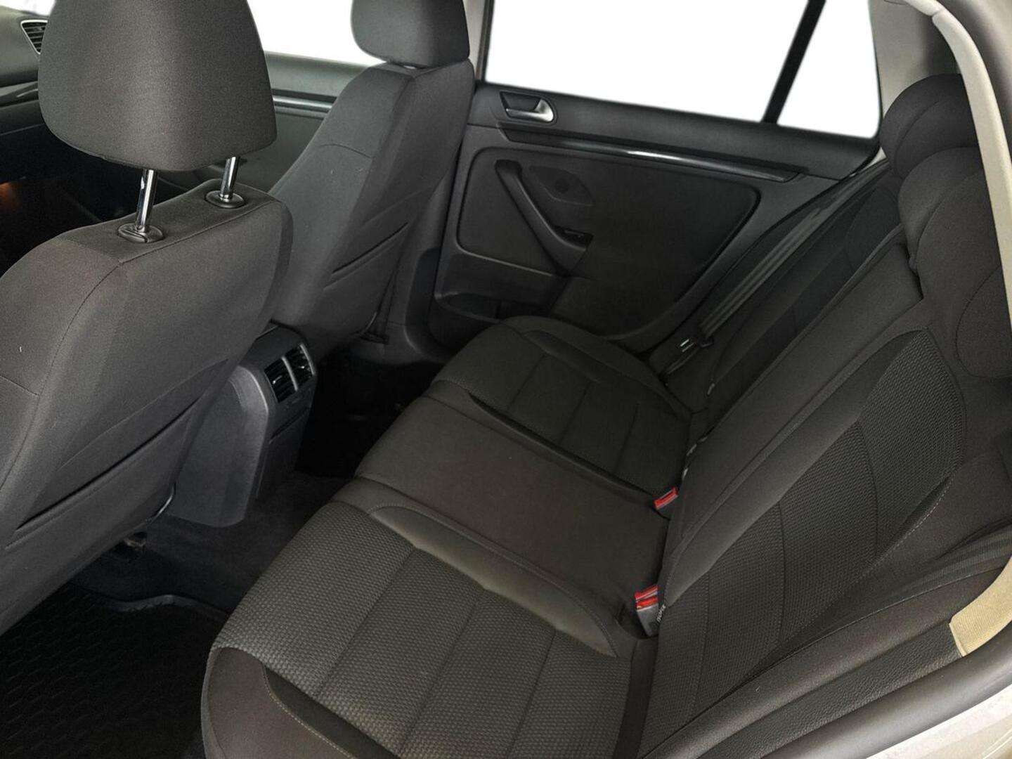 VOLKSWAGEN Golf 2012