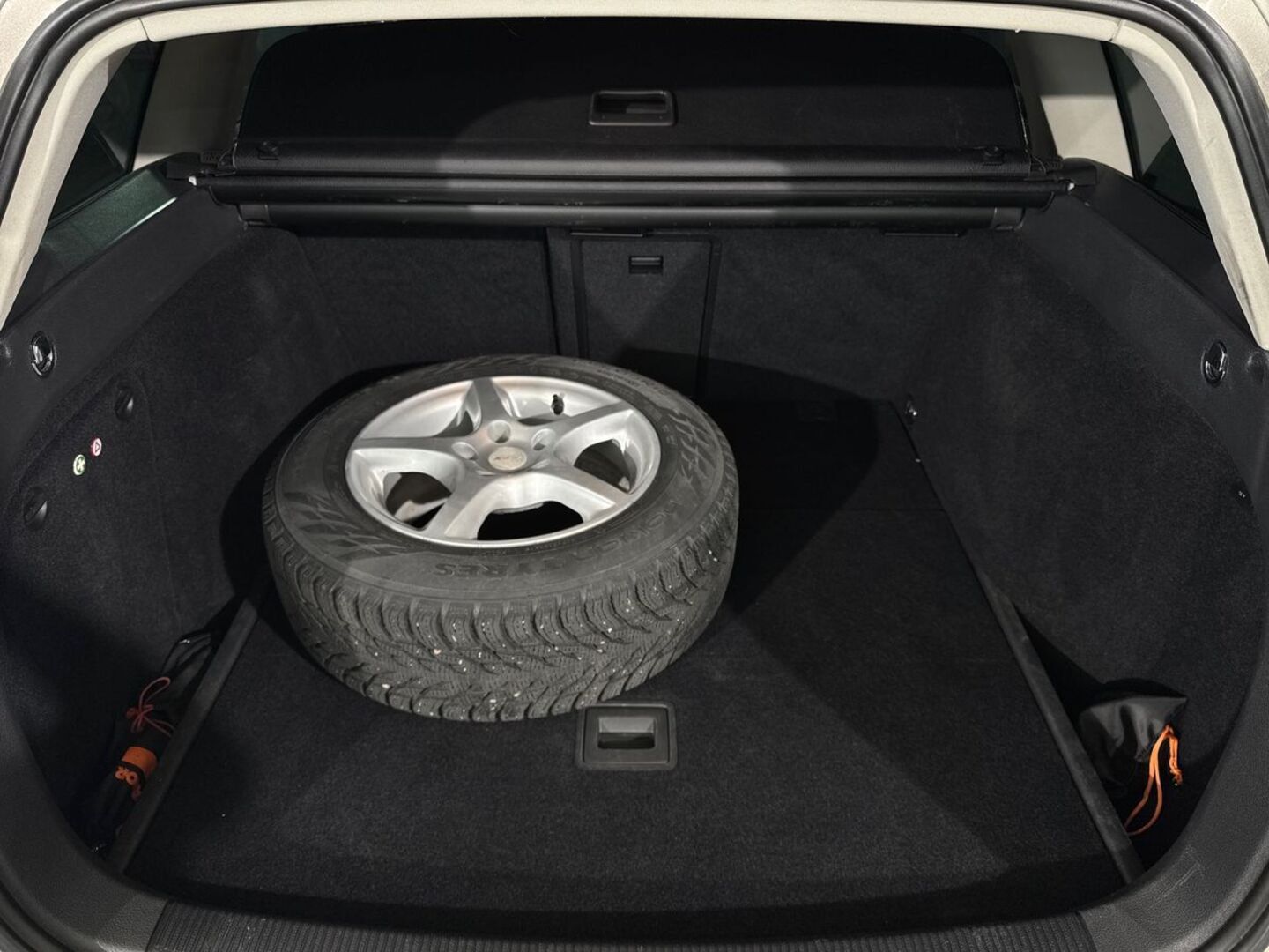 VOLKSWAGEN Golf 2012