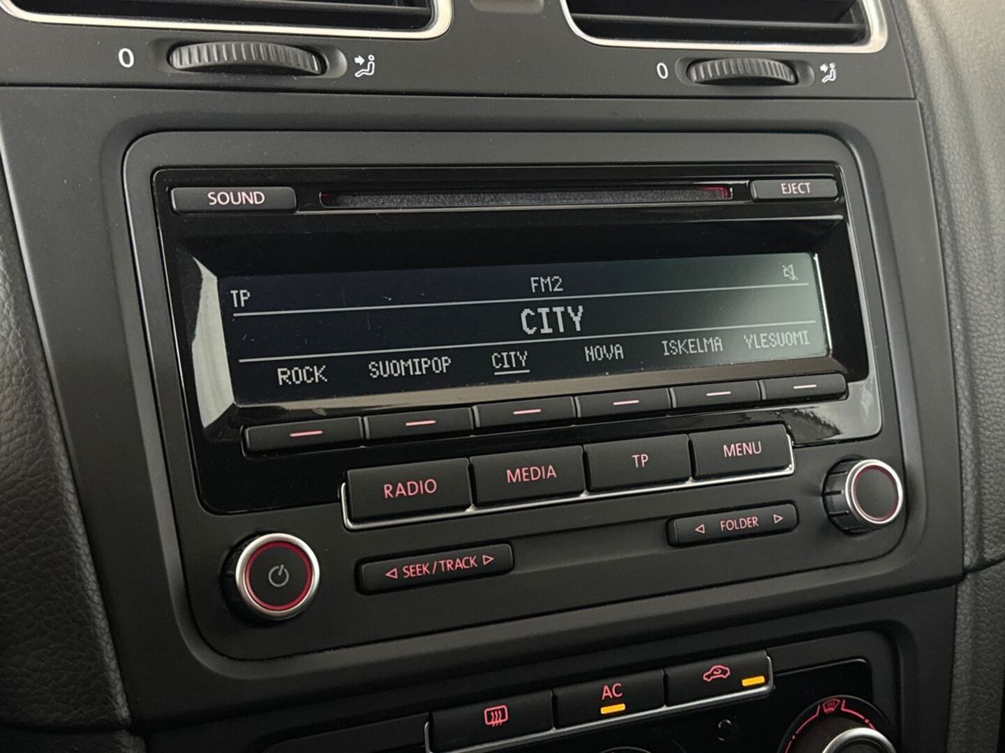VOLKSWAGEN Golf 2012