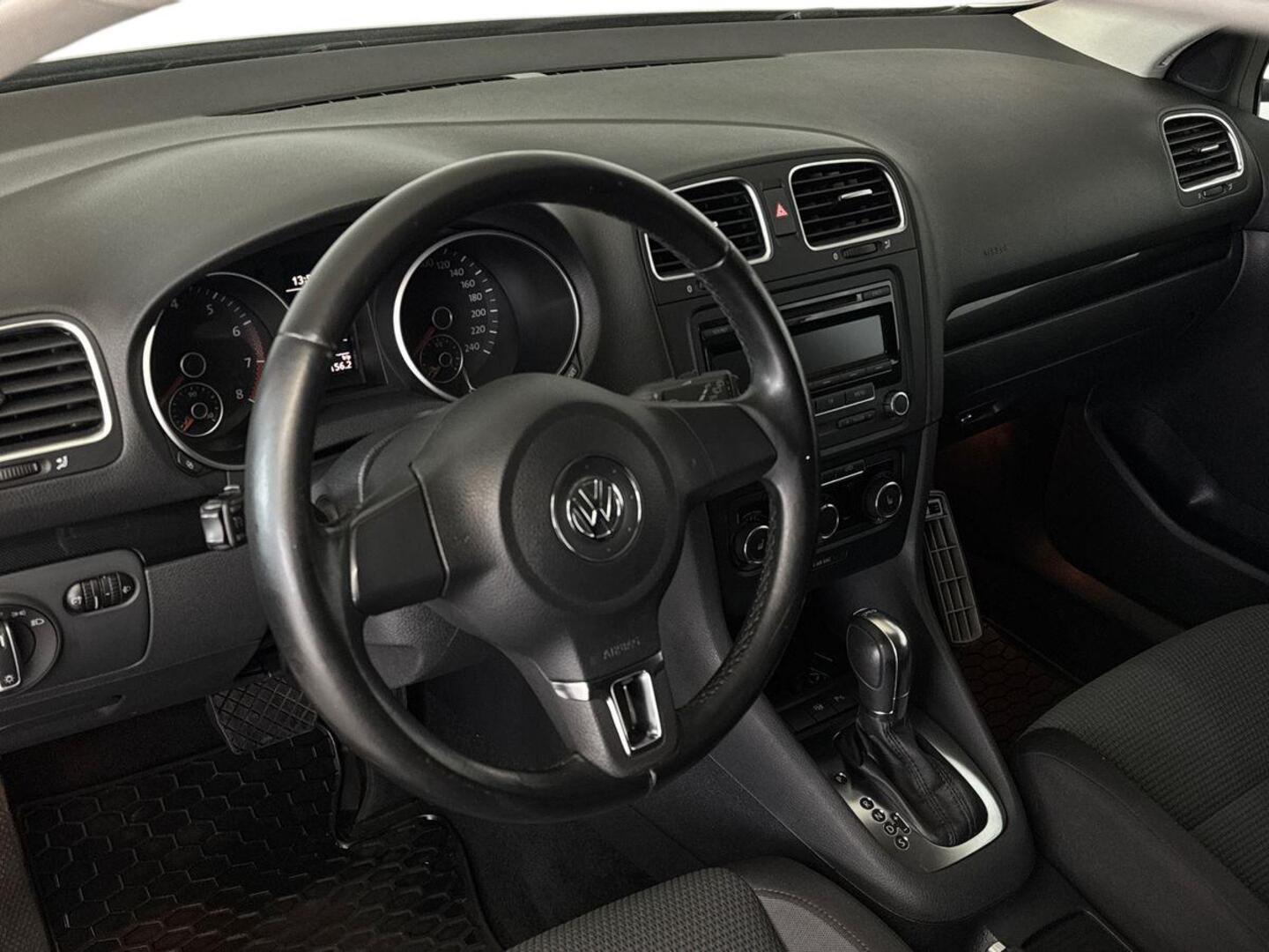VOLKSWAGEN Golf 2012