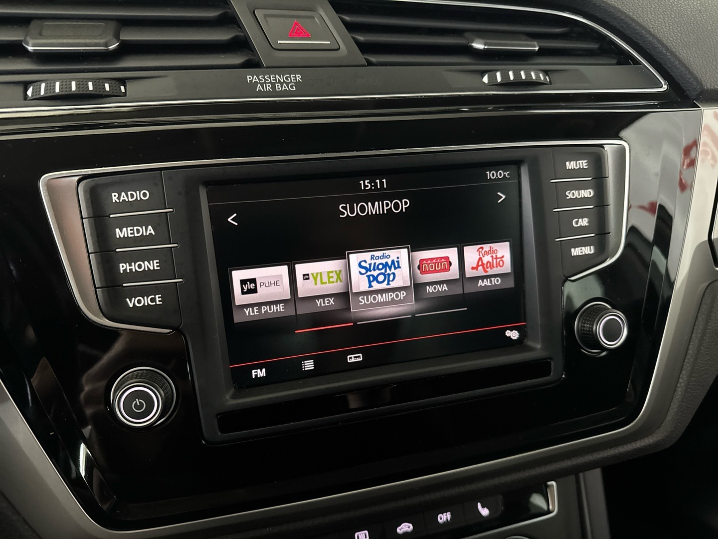 VOLKSWAGEN Touran 2016