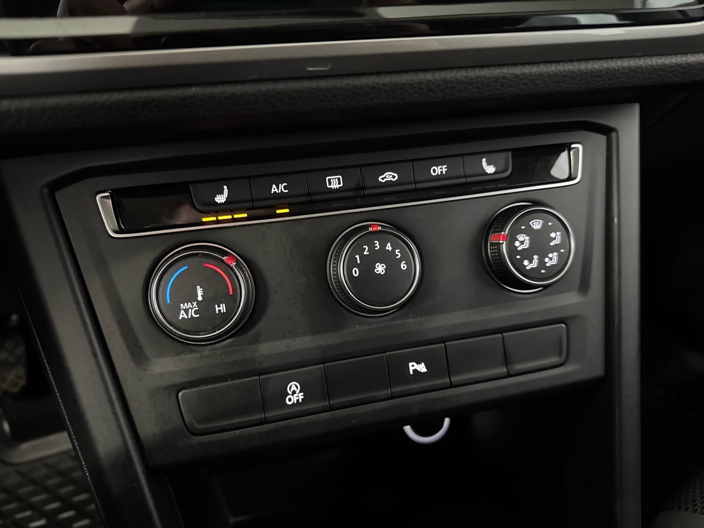 VOLKSWAGEN Touran 2016