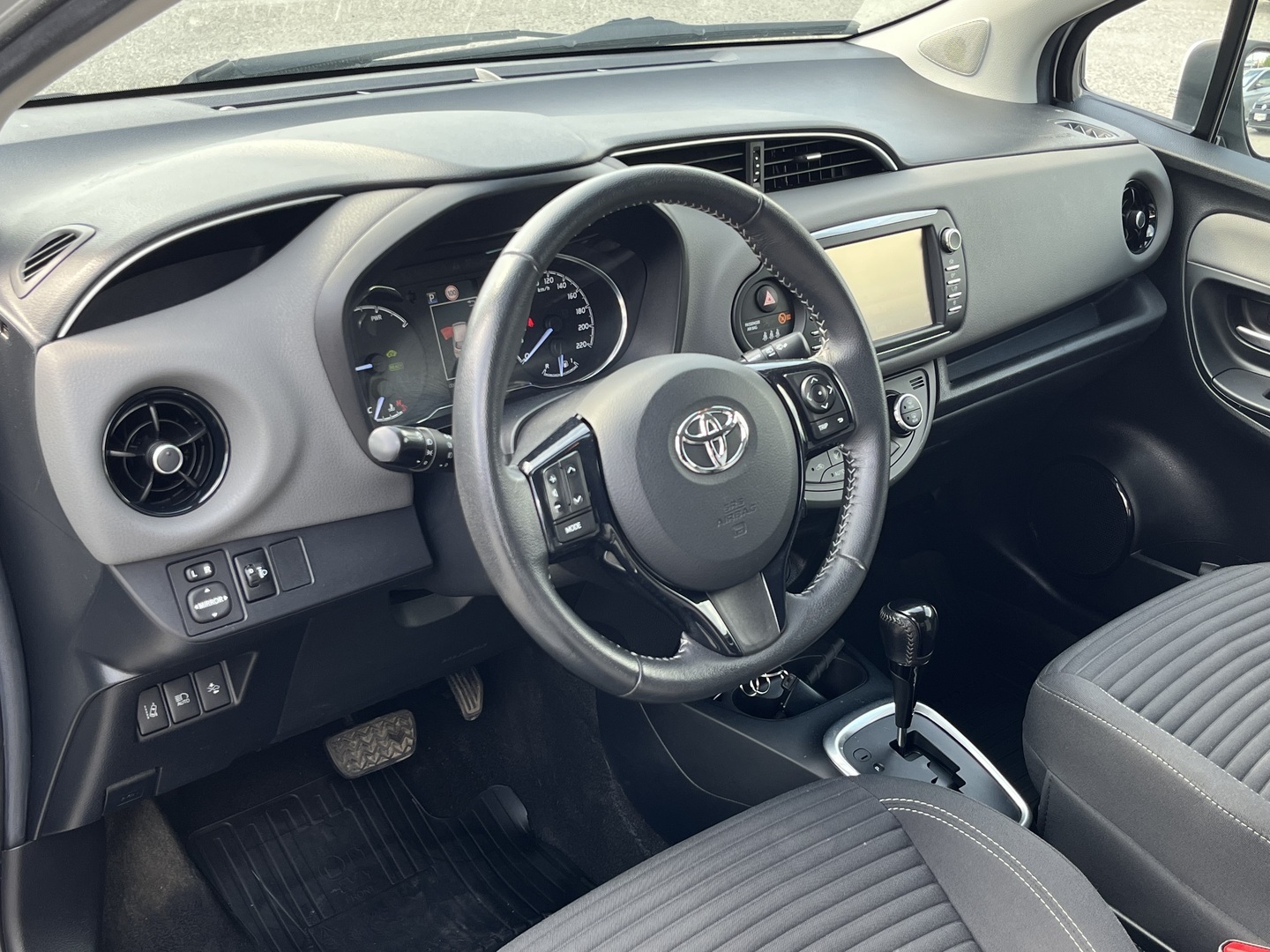 TOYOTA Yaris 2018