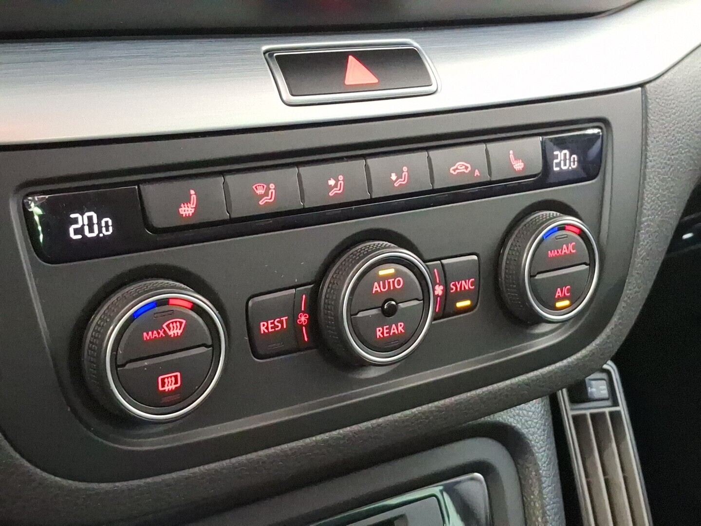 VOLKSWAGEN Sharan 2016