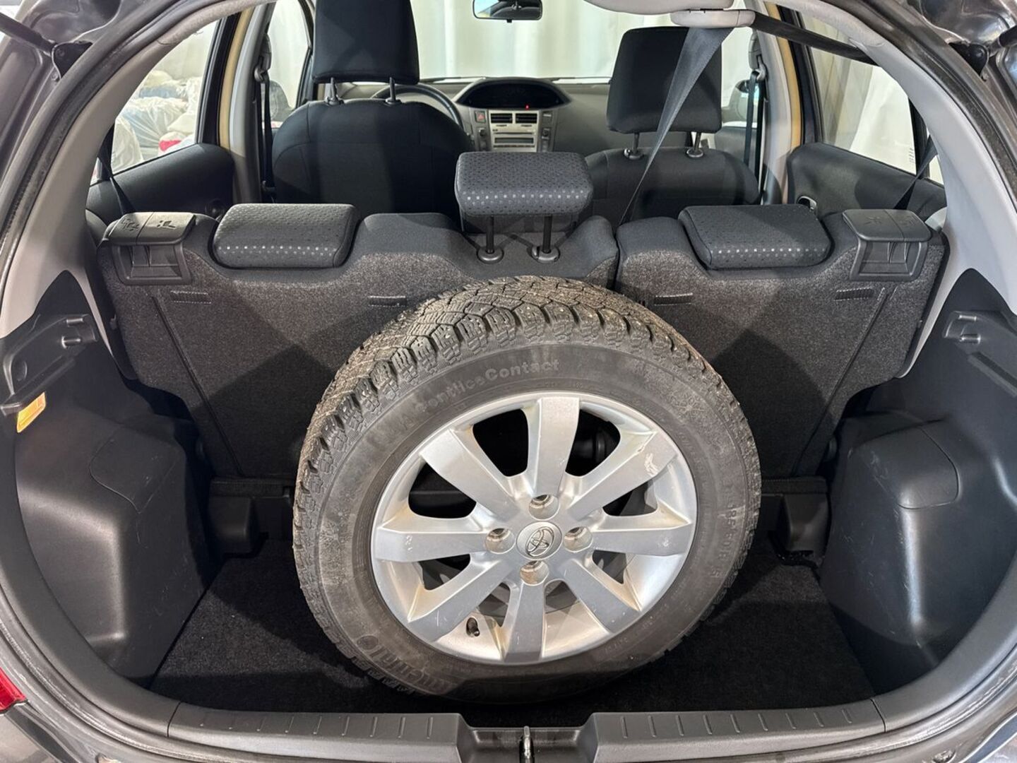 TOYOTA Yaris 2010