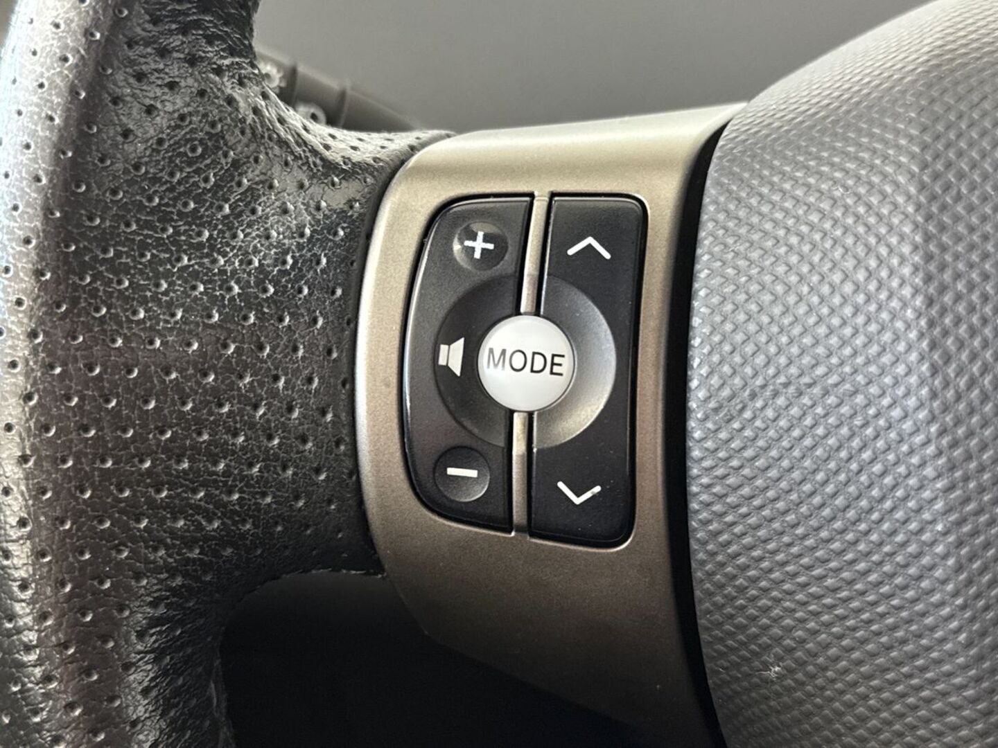 TOYOTA Yaris 2010