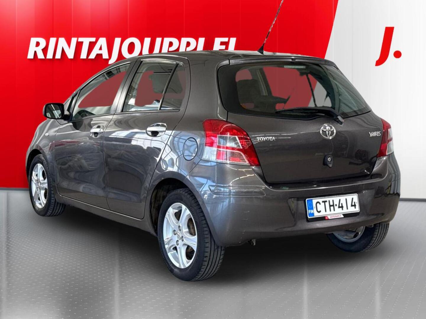TOYOTA Yaris 2010