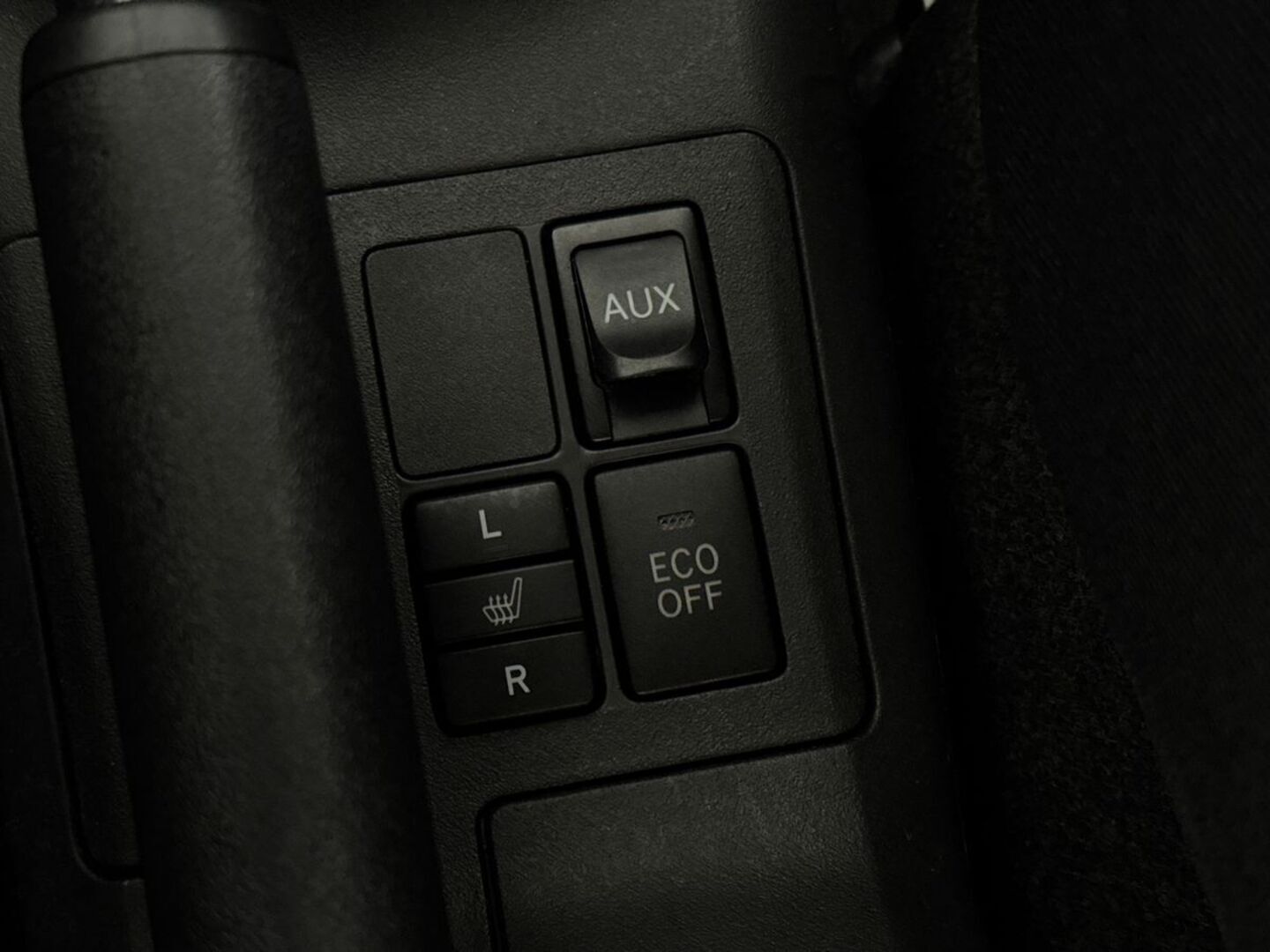 TOYOTA Yaris 2010