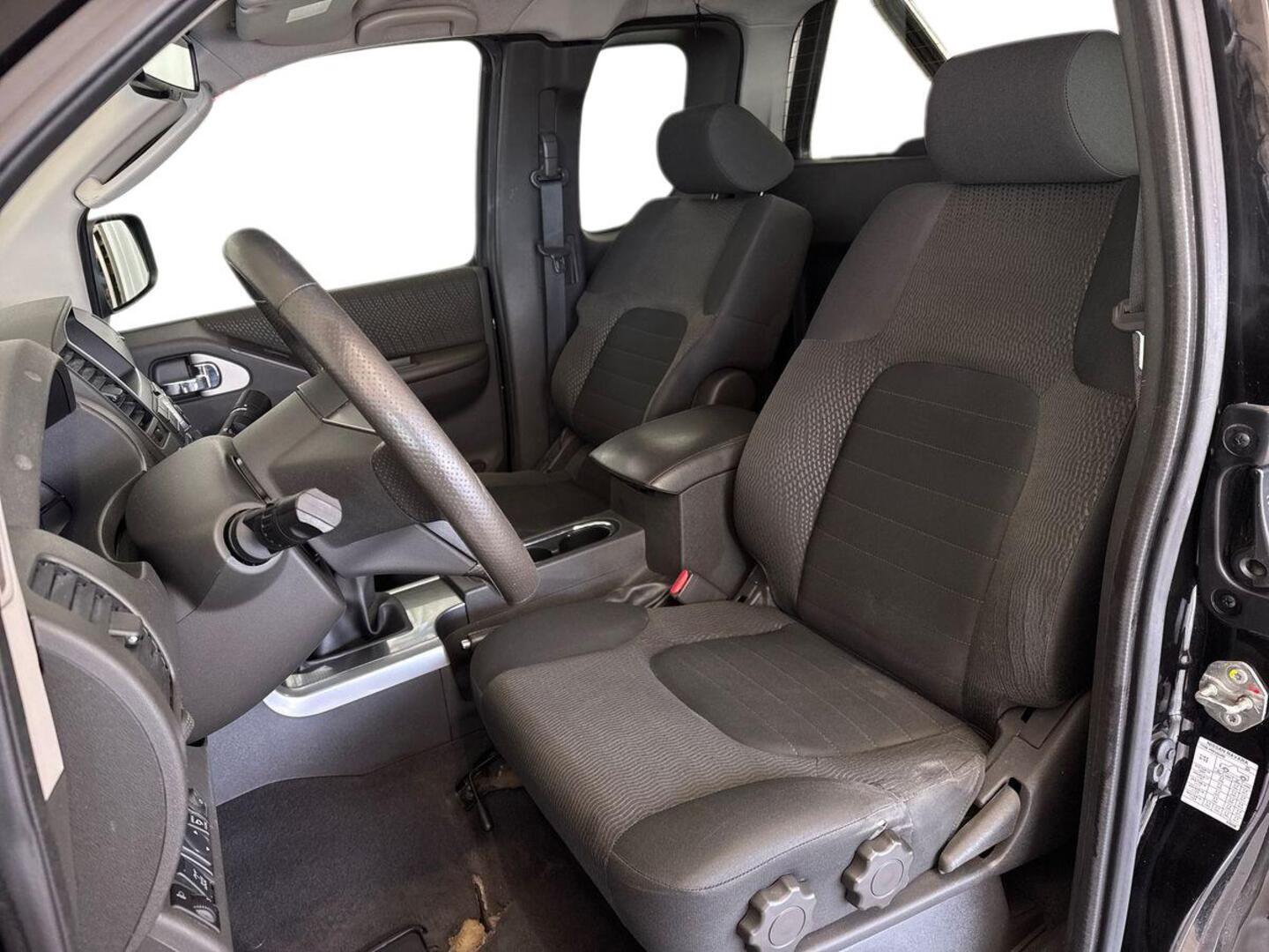 NISSAN Navara 9