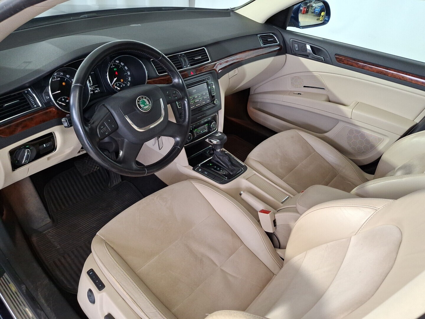 SKODA Superb 2009