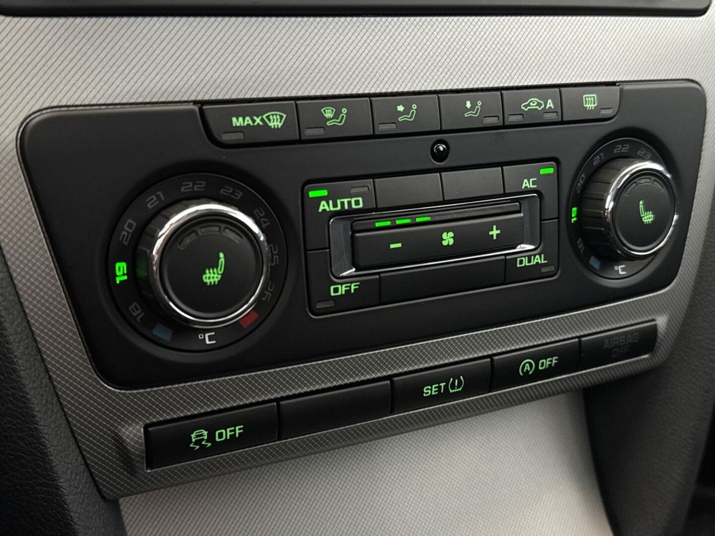SKODA Octavia 2012