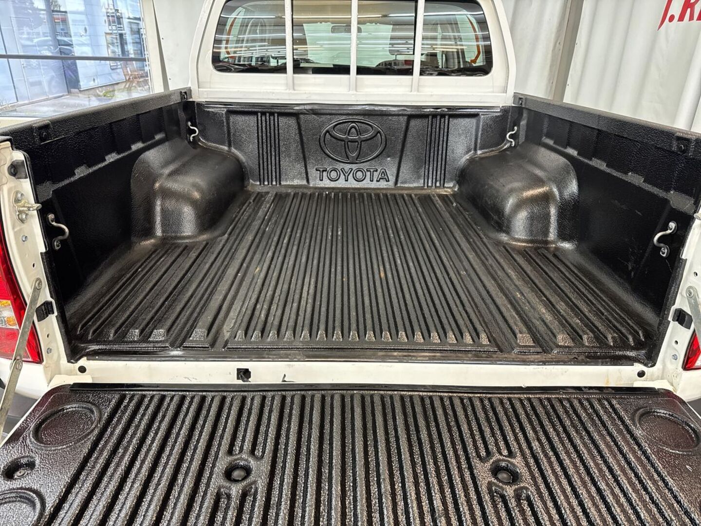 TOYOTA Hilux 11