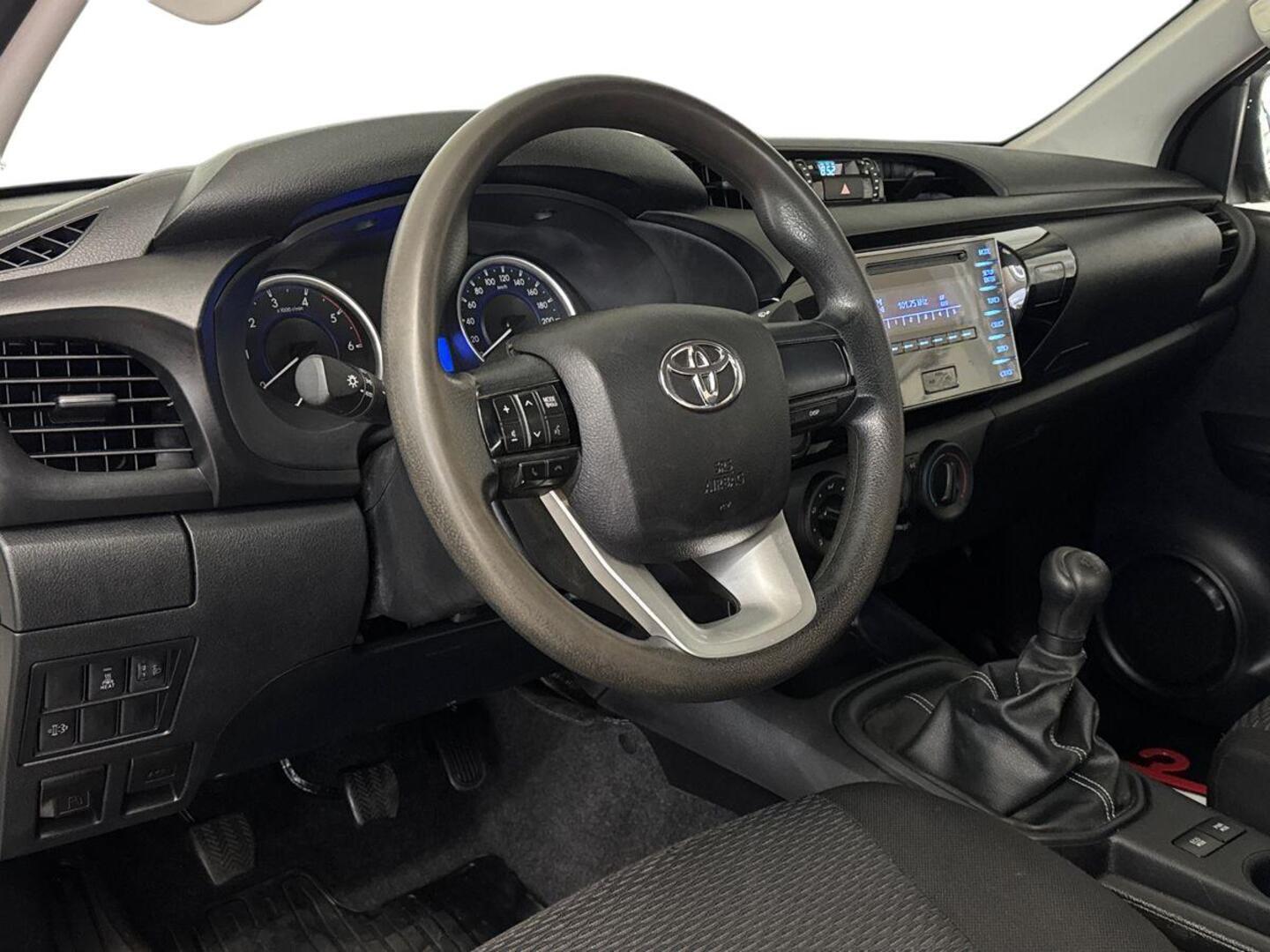 TOYOTA Hilux 7
