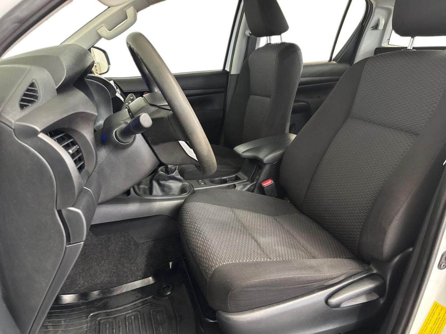 TOYOTA Hilux 9