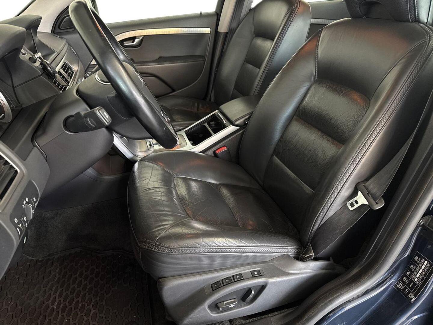 VOLVO XC70 2012