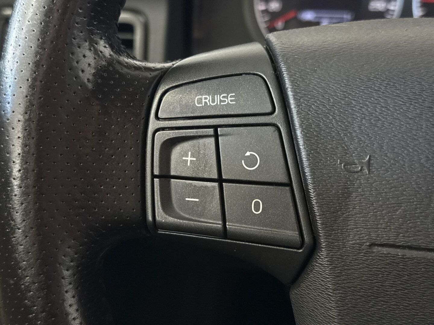 VOLVO V70 13