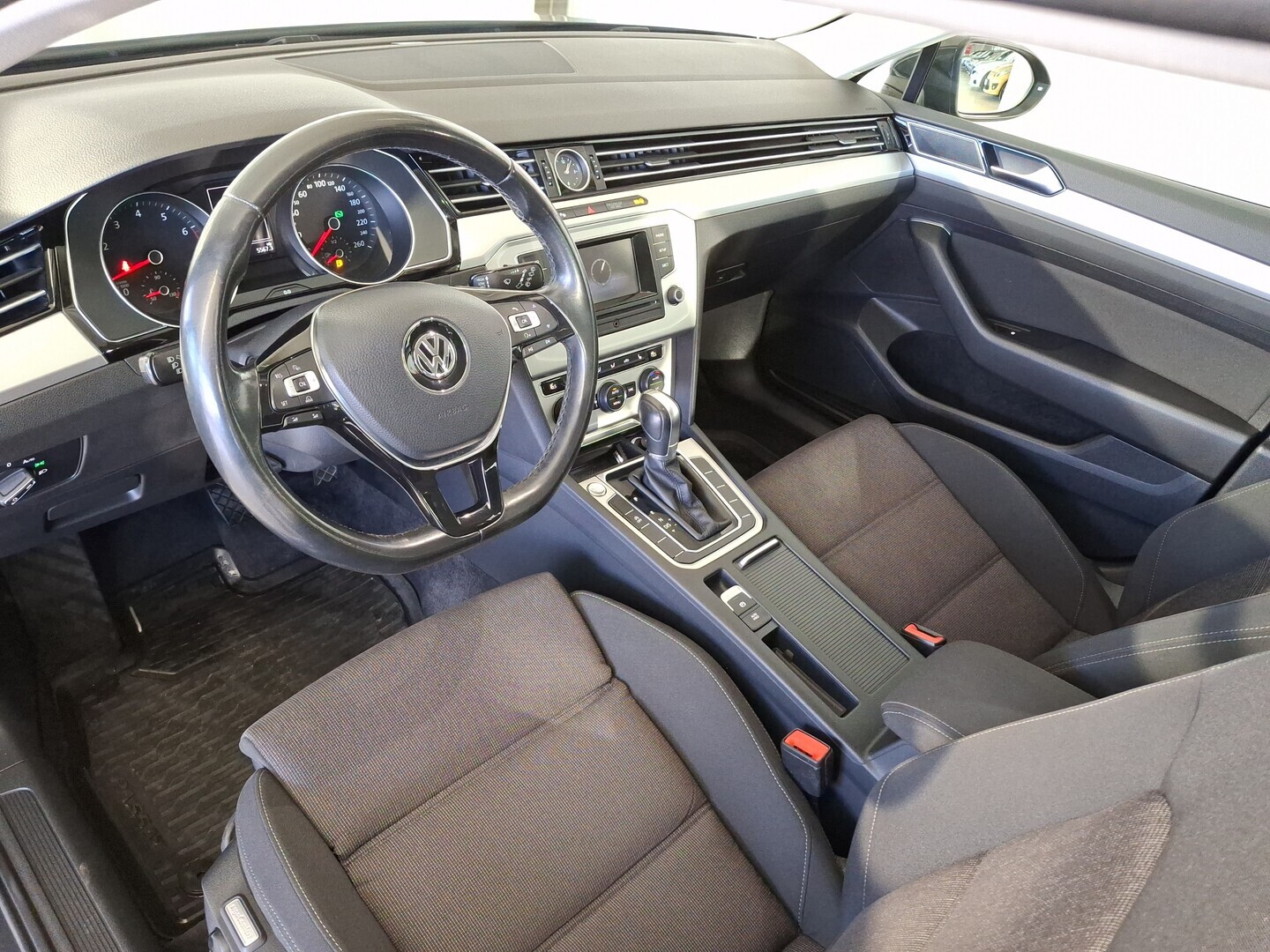 VOLKSWAGEN Passat 2017