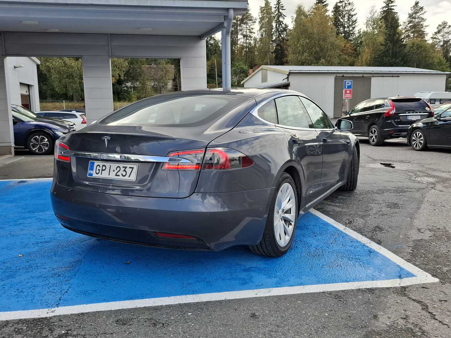 TESLA Model S 2018