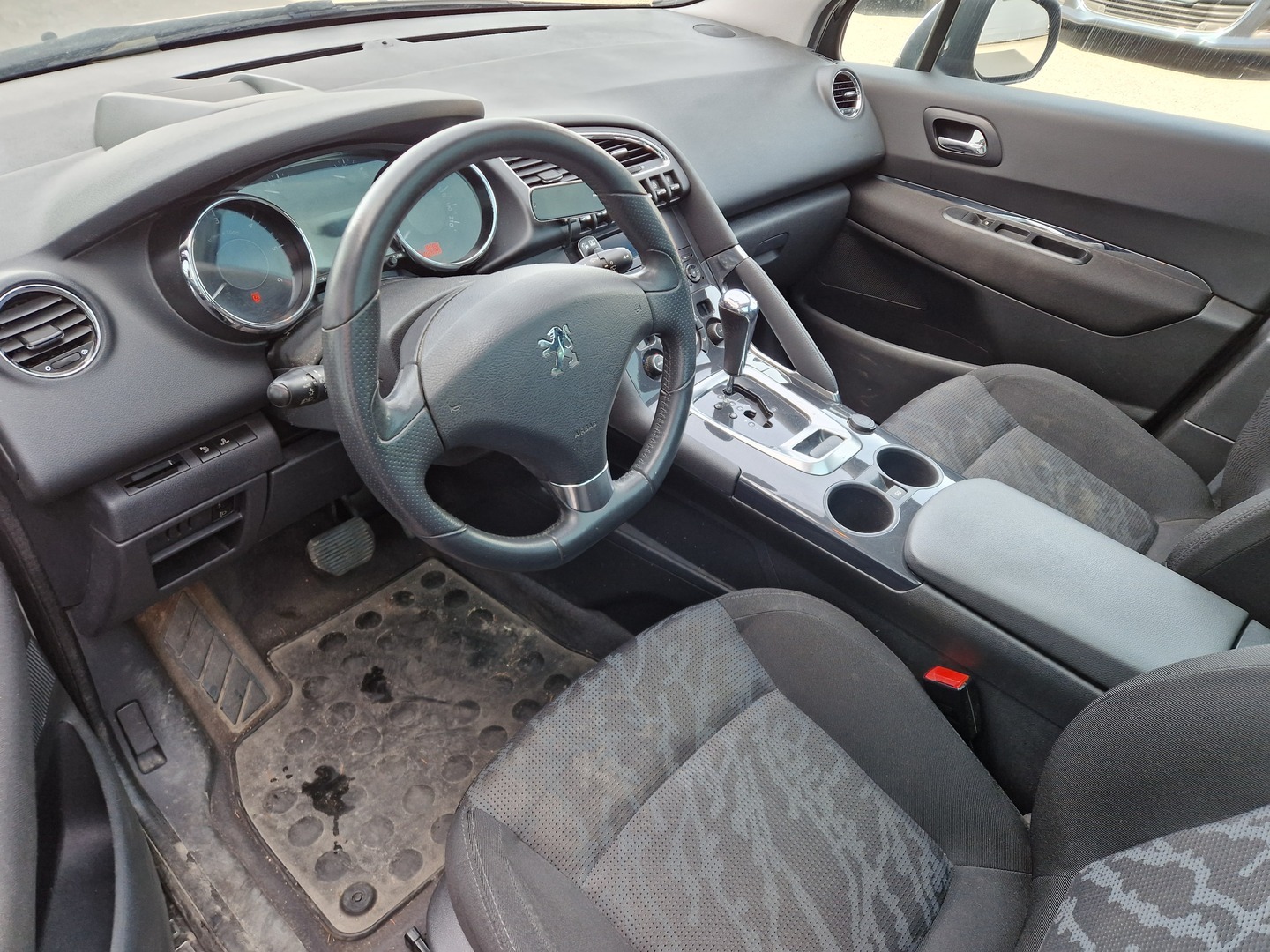 PEUGEOT 3008 2011