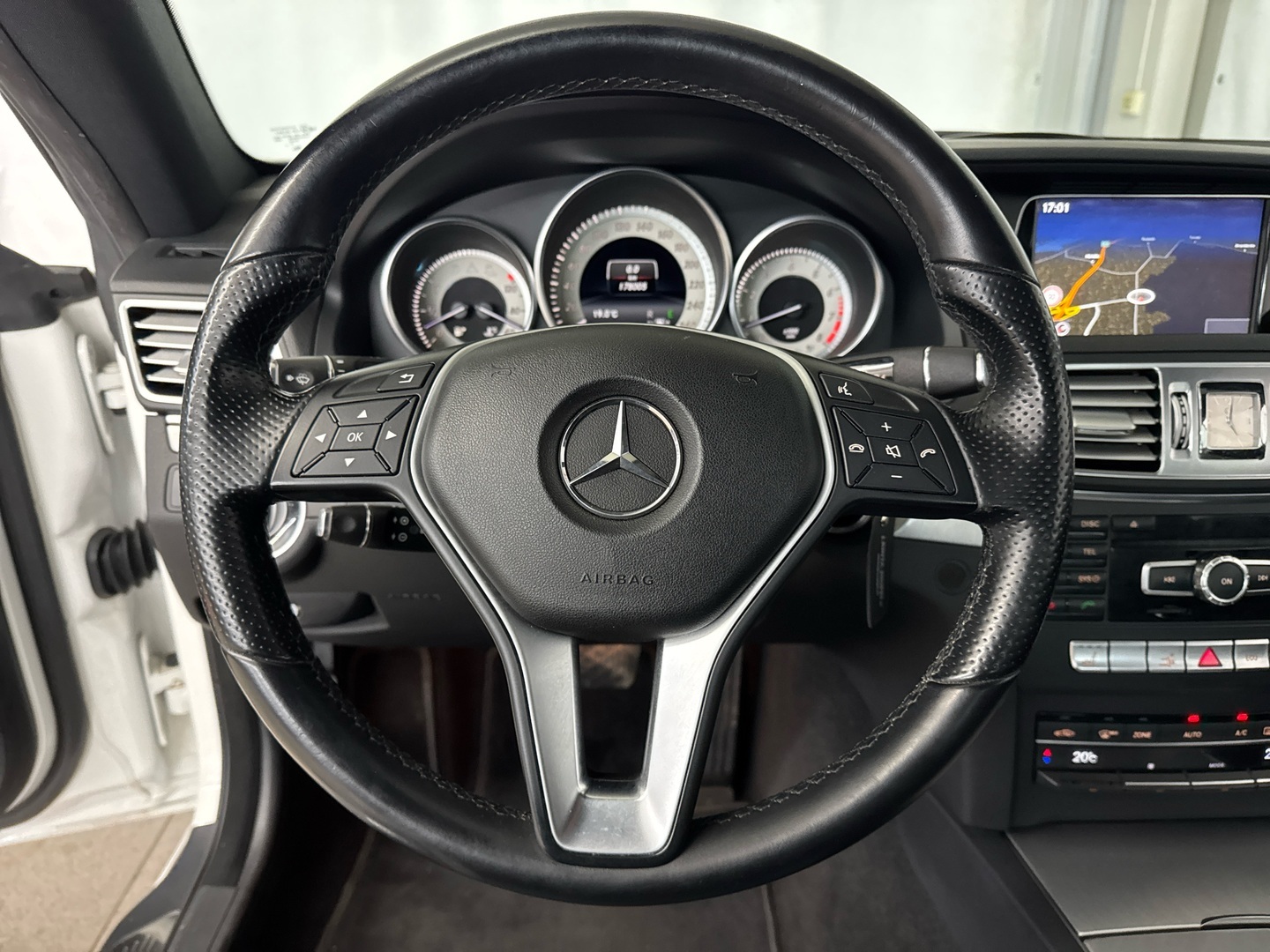 MERCEDES-BENZ E 2013