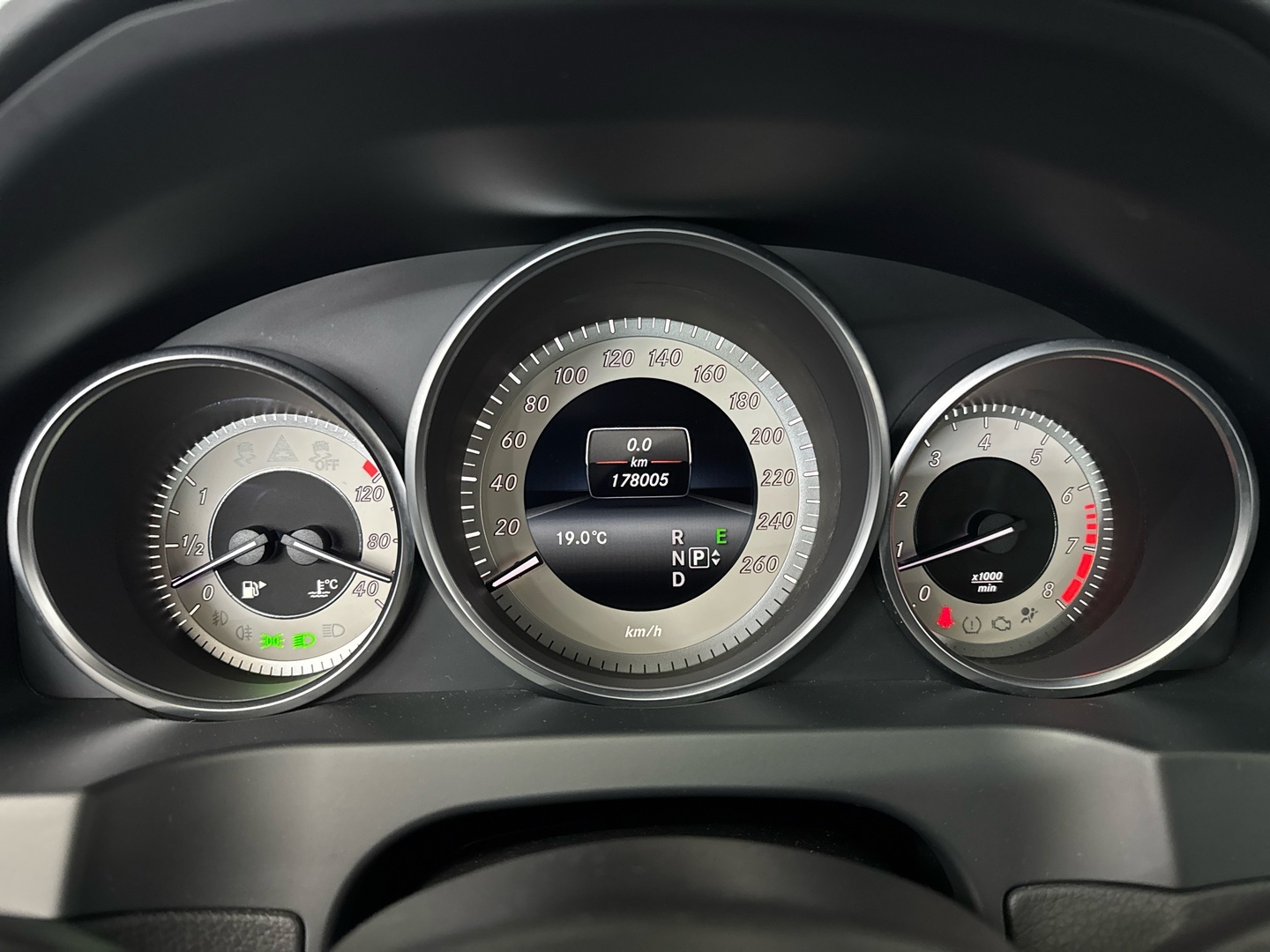 MERCEDES-BENZ E 2013