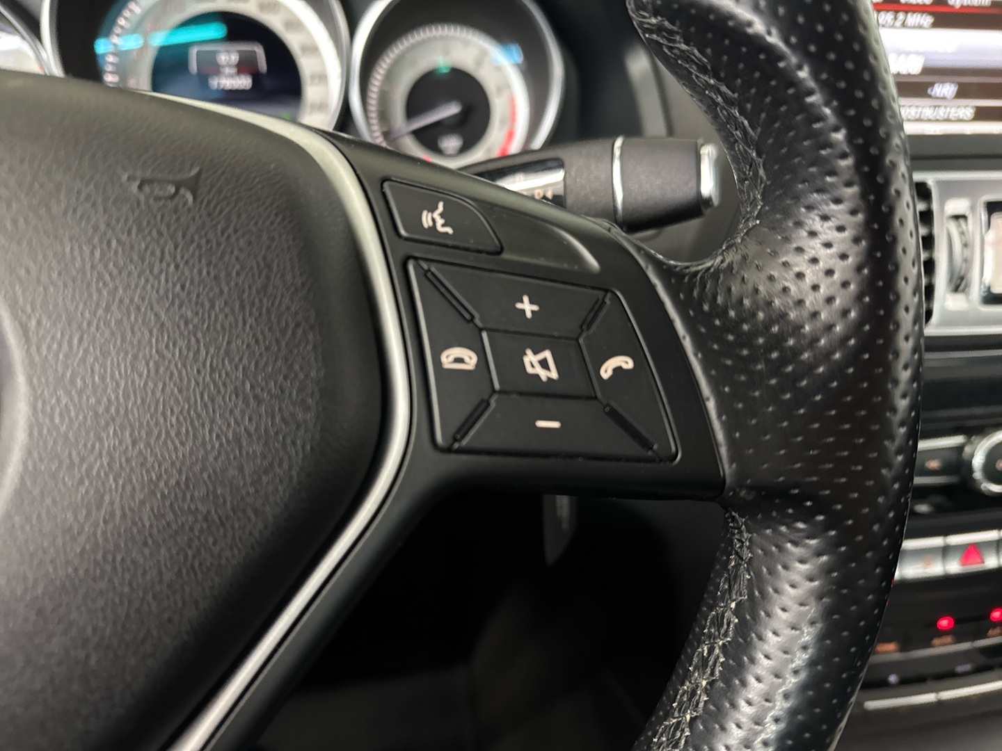 MERCEDES-BENZ E 2013