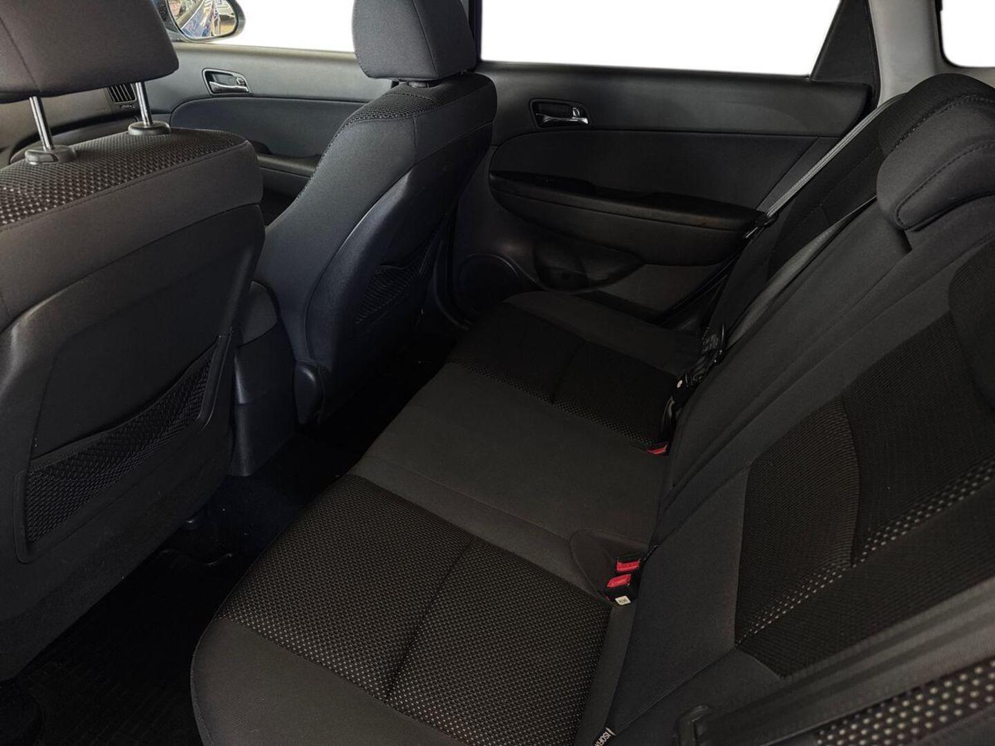 HYUNDAI i30 2010