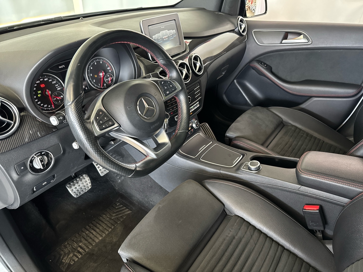 MERCEDES-BENZ B 2016