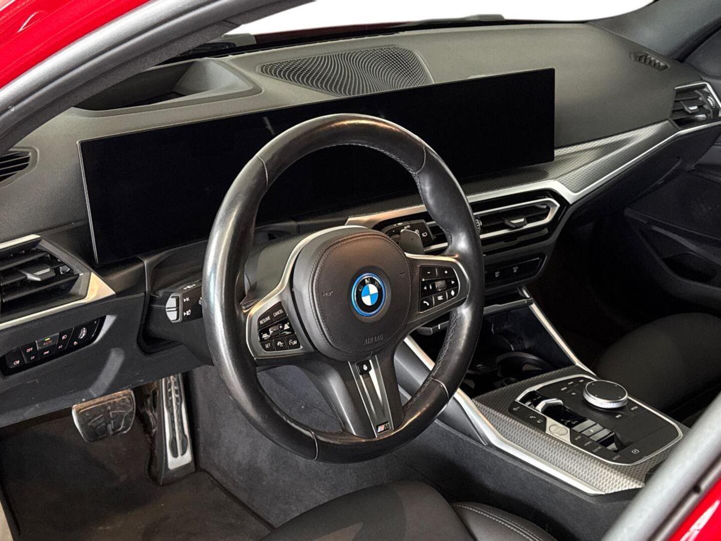 BMW 330 2023